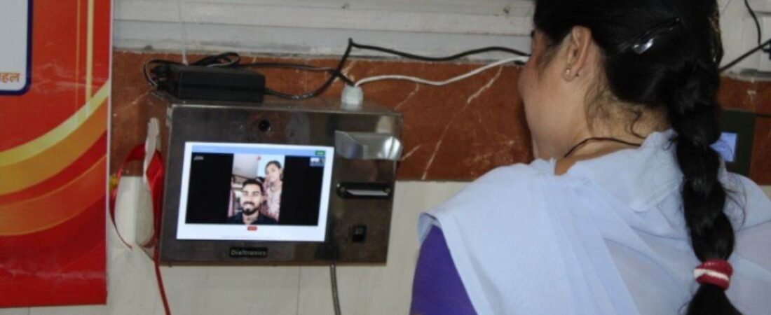 रायपुर में महिला कैदी ने वीडियो समेत भावुक परिवार को देखा